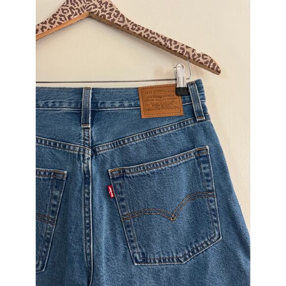 LEVI'S Baggy Dad Jorts in Foolish Love Dark Wash Size 27 - Picture 5 of 7